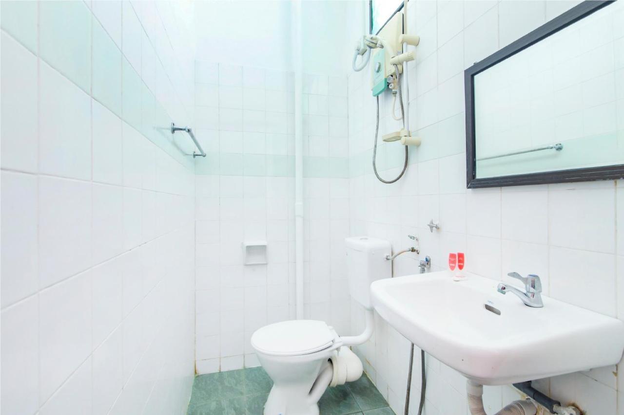Oyo 1093 Ali'S Motel Teluk Bahang Εξωτερικό φωτογραφία